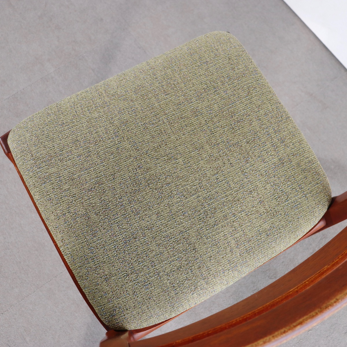 ネイサンNathanのダイニングチェア