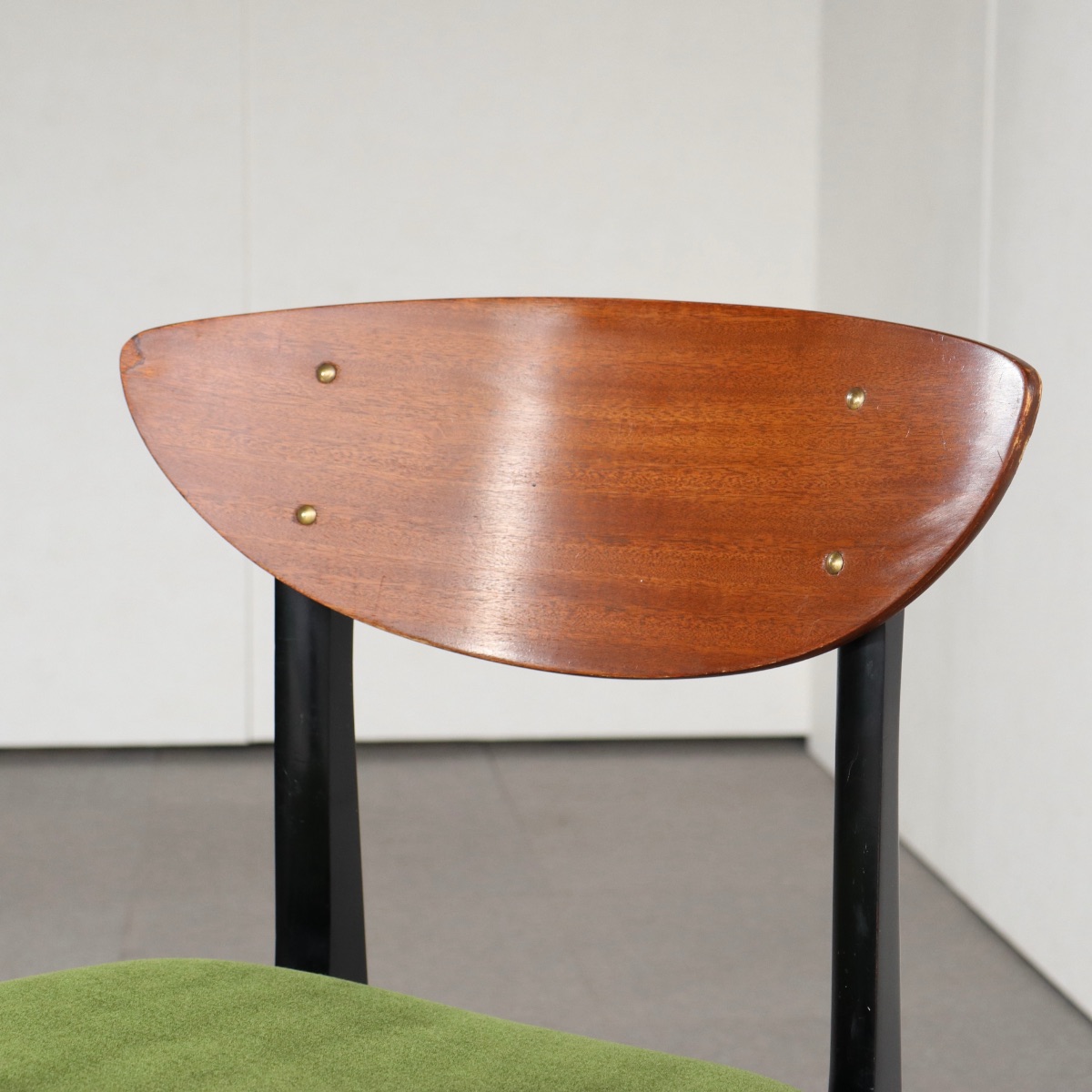 ネイサンNathanのダイニングチェア