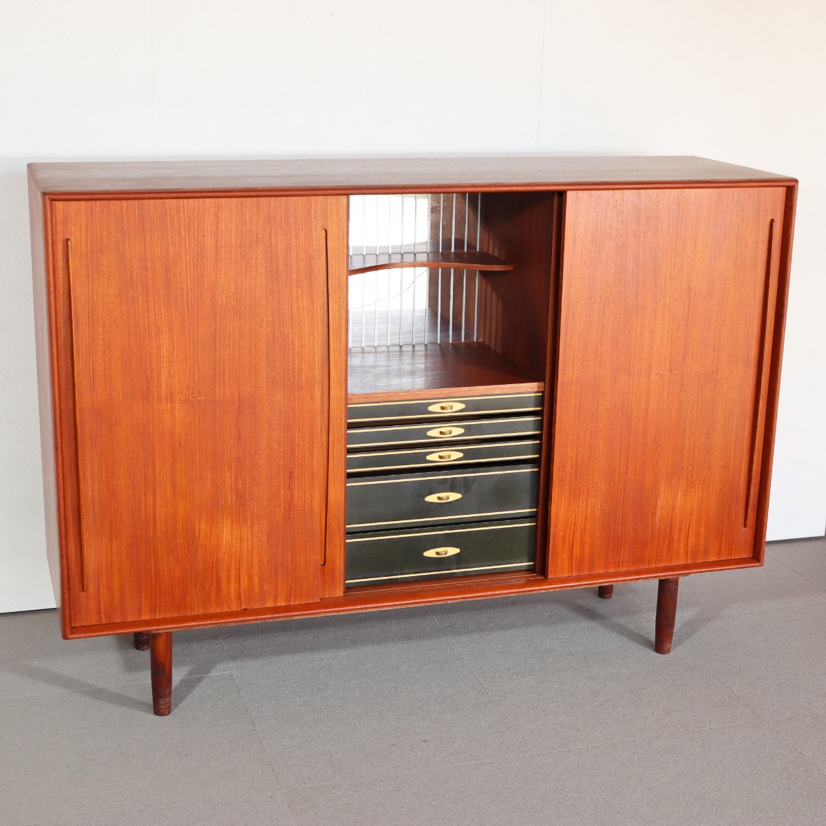 デンマーク製ハイサイドボード 北欧ヴィンテージ家具 【ヒッポ