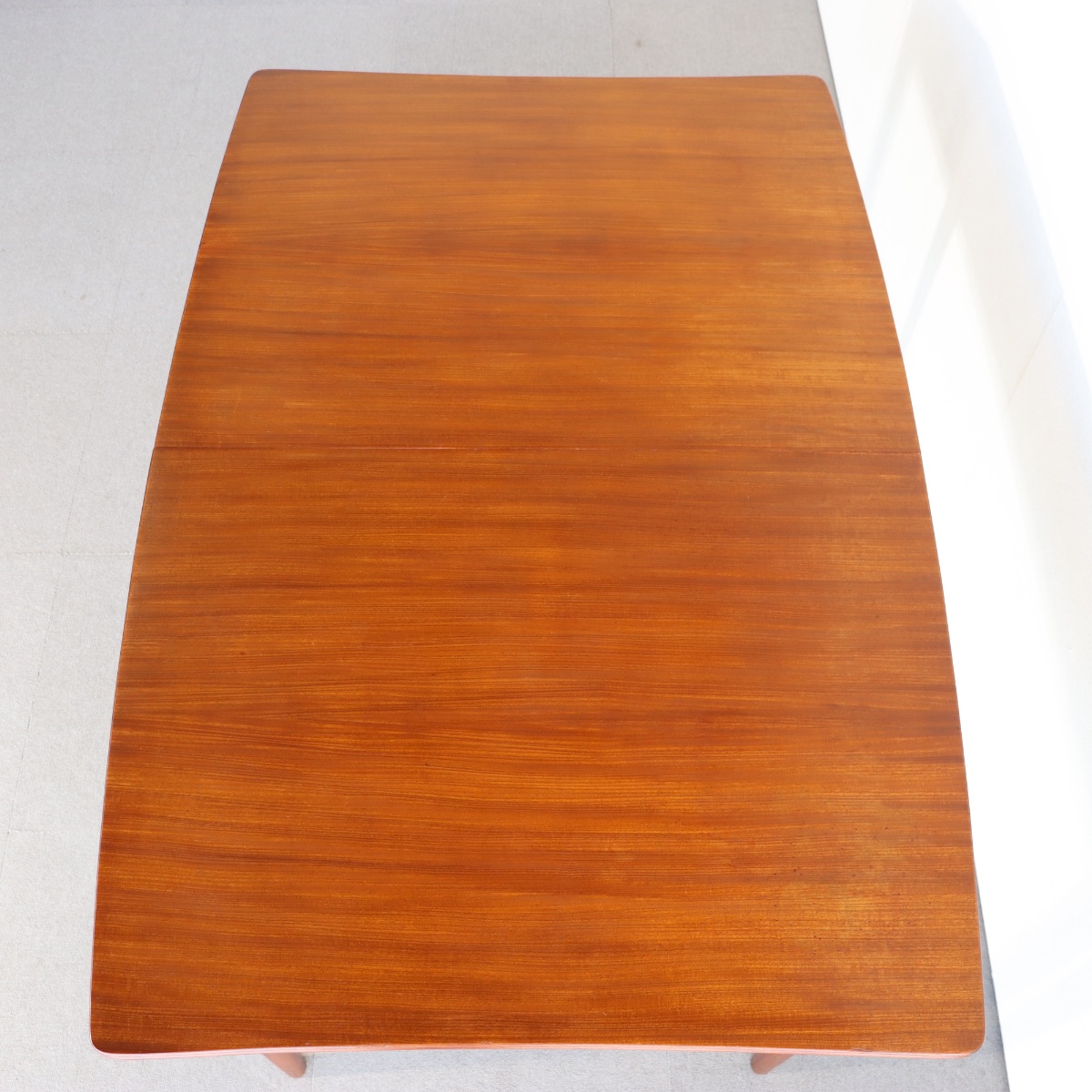 リチャード・ホーンビーのダイニングテーブル