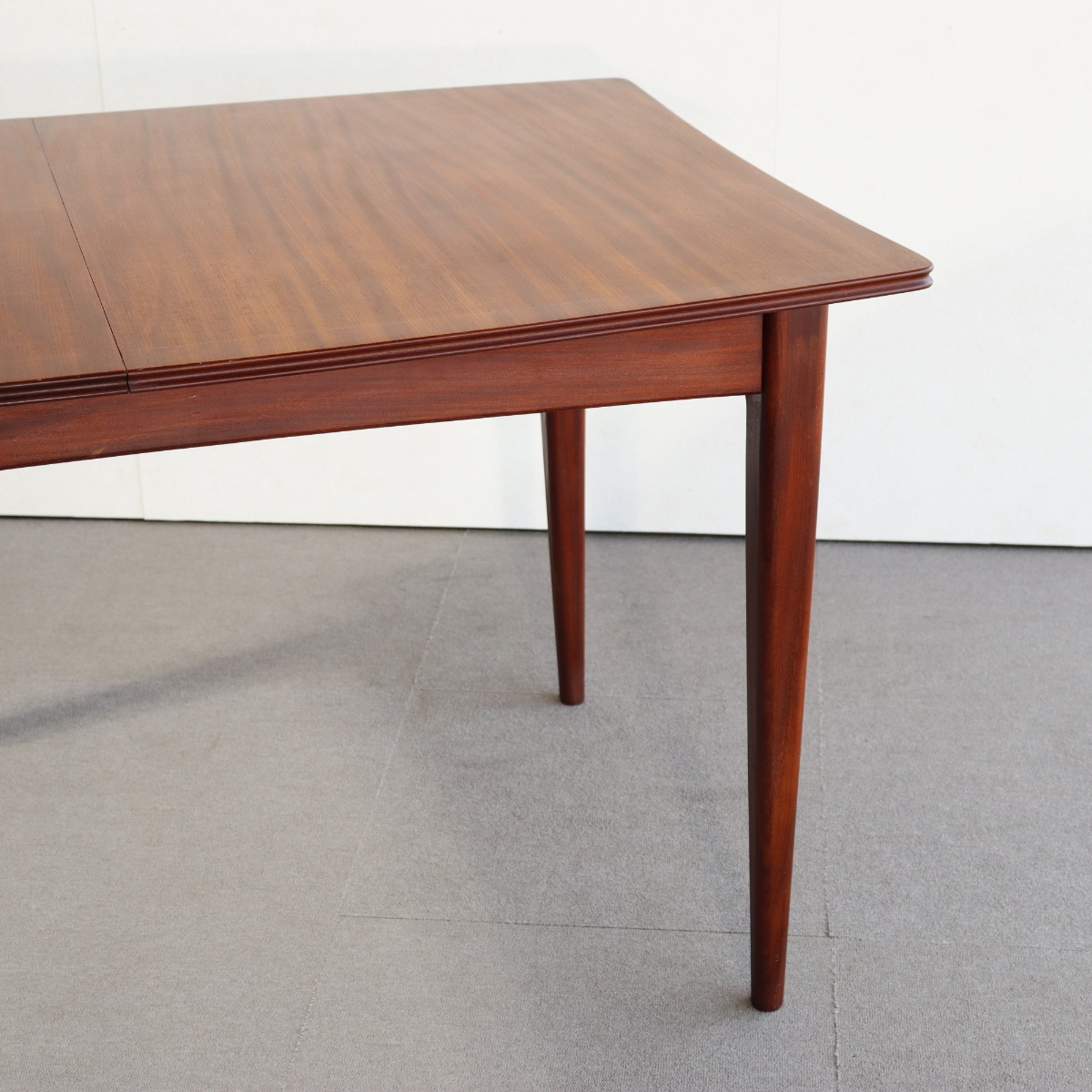 リチャード・ホーンビーのダイニングテーブル