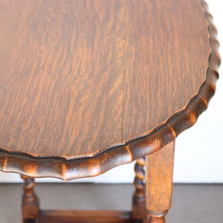 アンティークのコーヒーテーブル