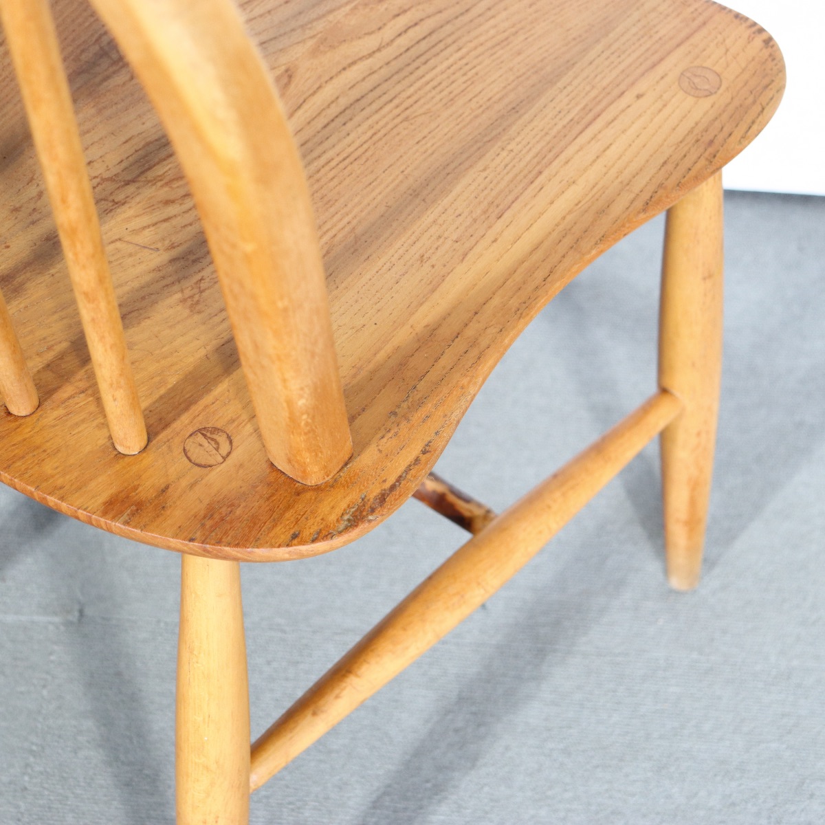 アーコールERCOL製チェア。木目の揺らぎが美しい北欧ヴィンテージ。自然な温もり。
