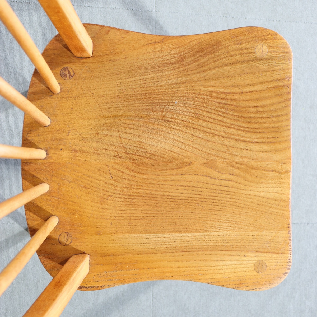 アーコールERCOL製チェア。木目の揺らぎが美しい北欧ヴィンテージ。自然な温もり。