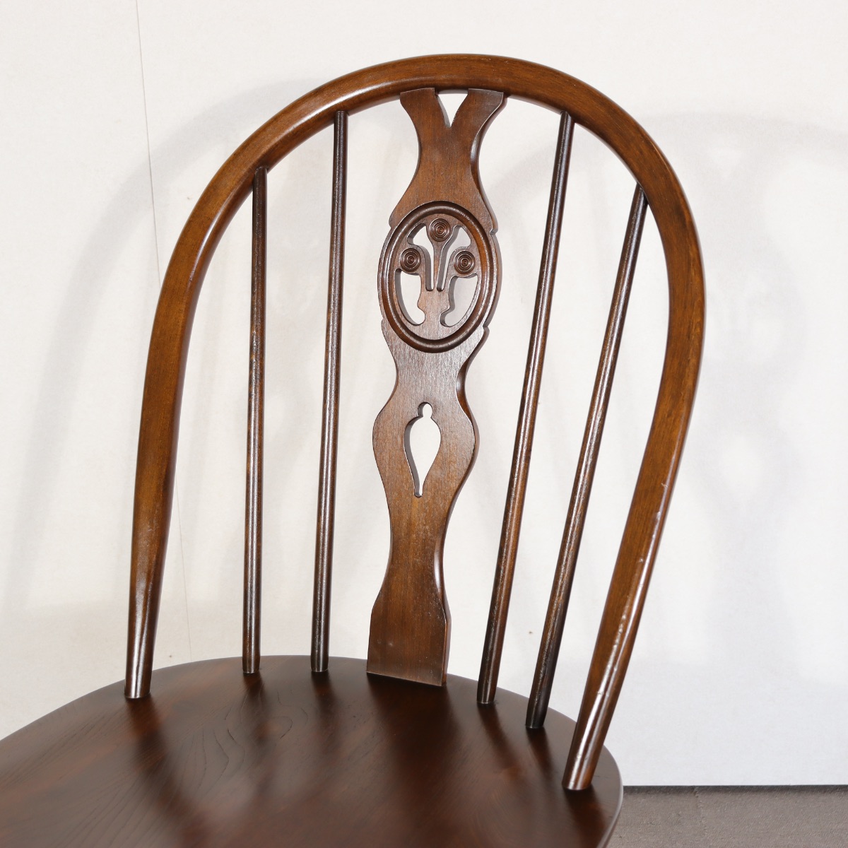 アーコールERCOL製チェア。木目の揺らぎが美しい北欧ヴィンテージ。自然な温もり。