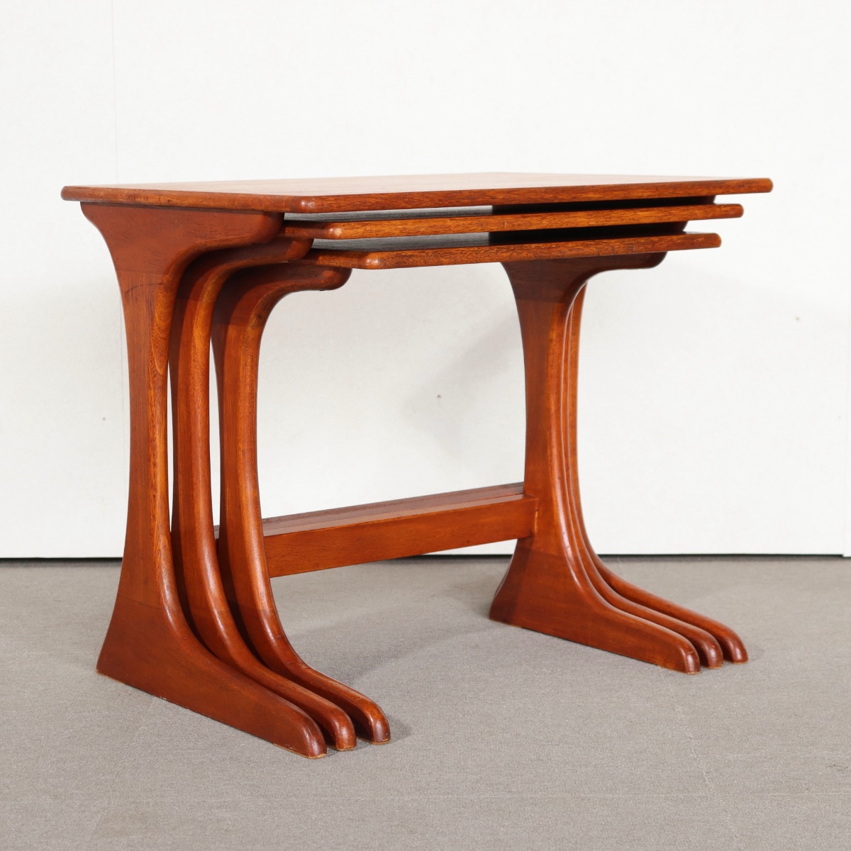 英国ヴィンテージのネスト