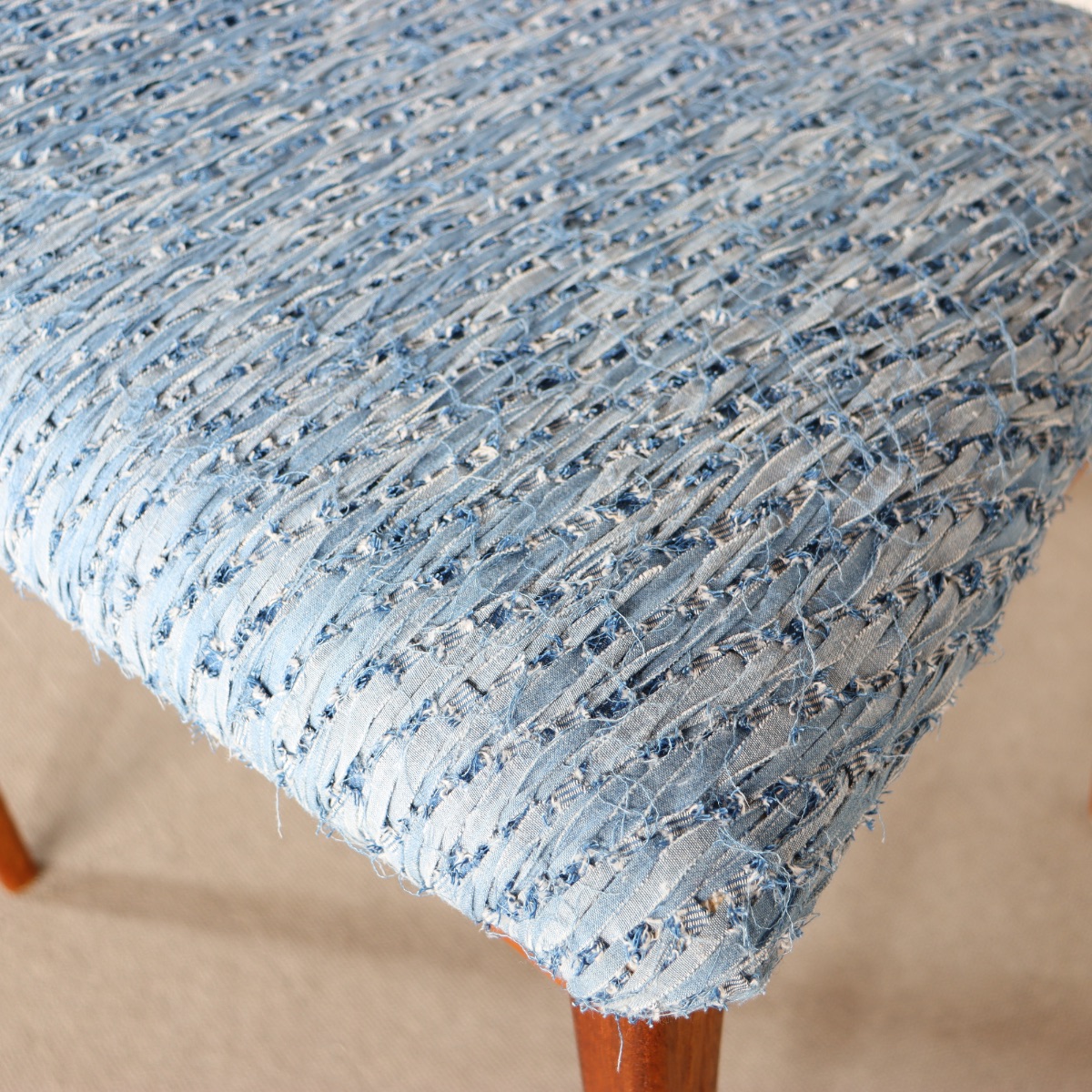 ションヘル織機で作った生地を座面に使用したヴィンテージダイニングチェア。