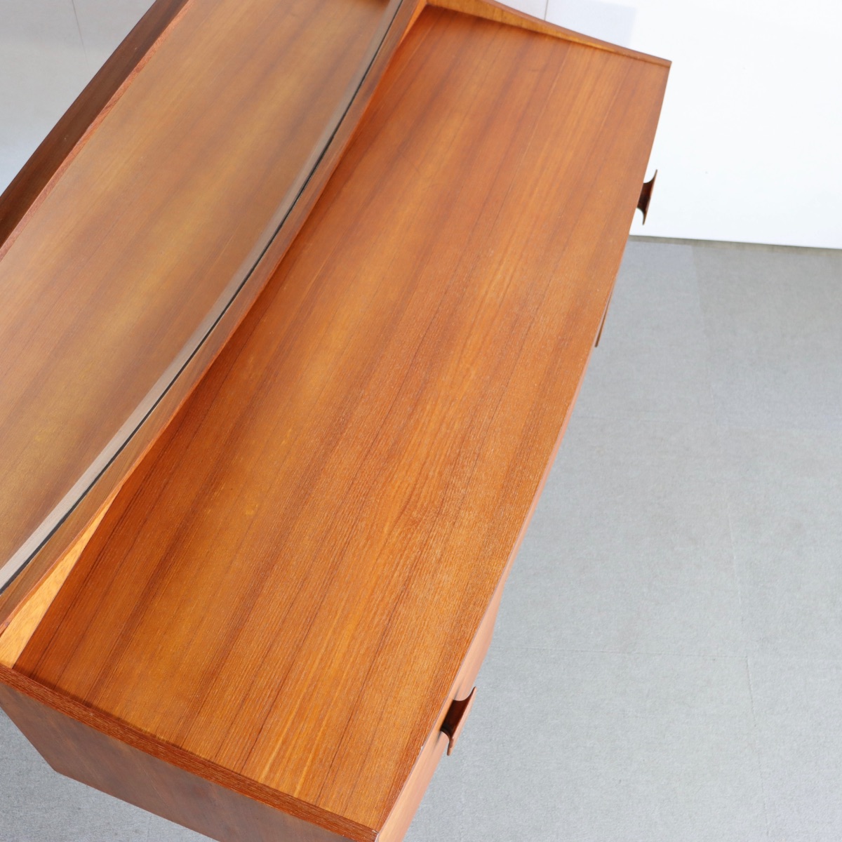 ジープランG-PLANのドレッサー