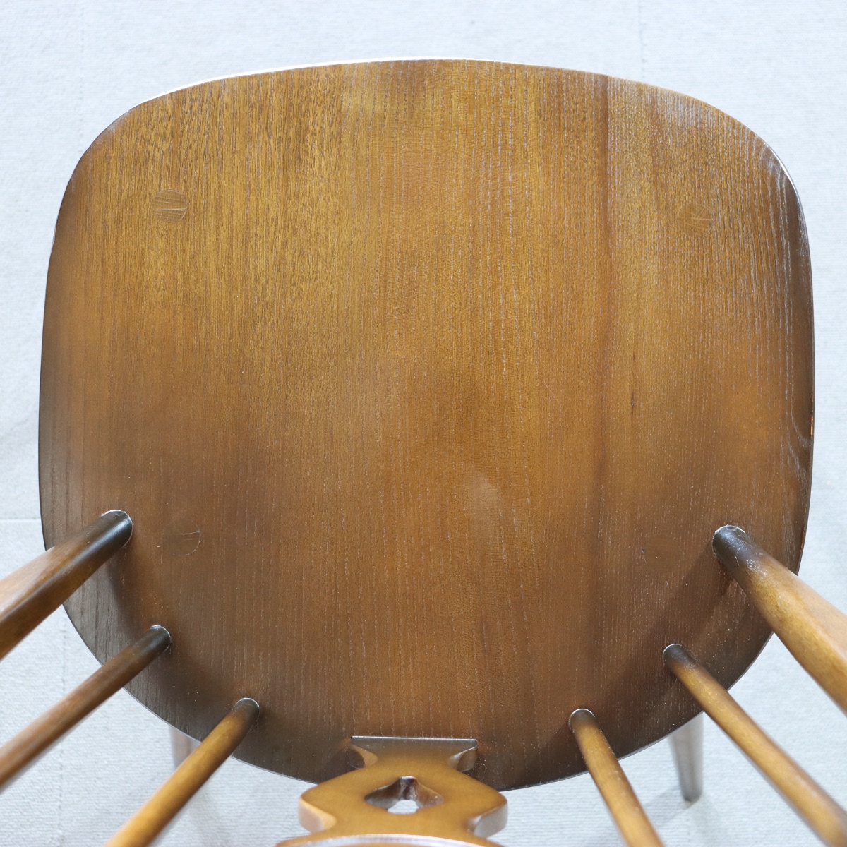 アーコール製ダイニングチェア。木目が静かに映える北欧ヴィンテージ。上質な佇まい。