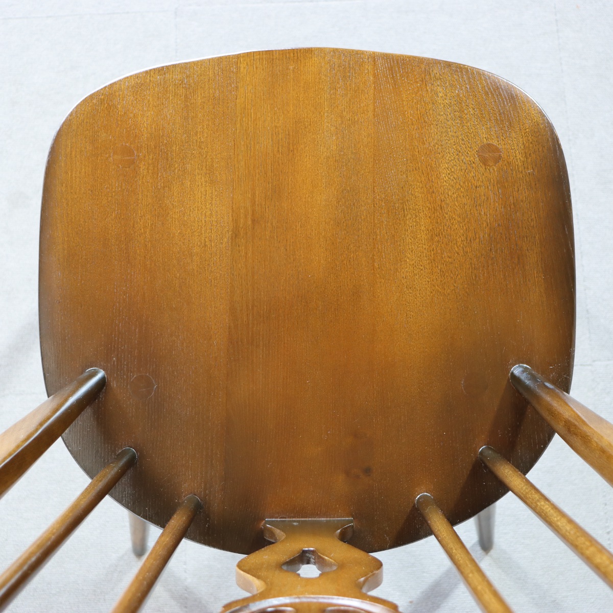 アーコール製ダイニングチェア。木目が静かに映える北欧ヴィンテージ。上質な佇まい。