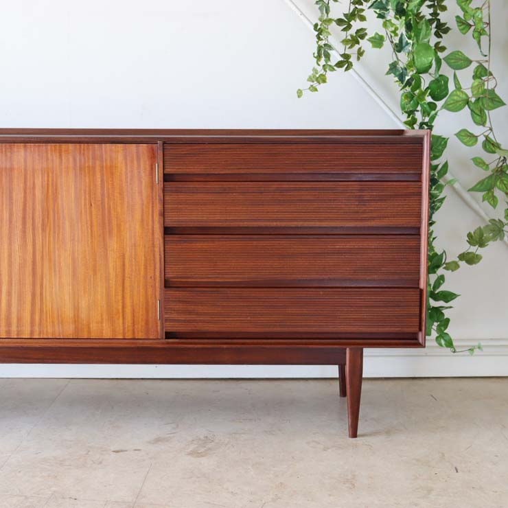 リチャード・ホーンビーデザインによるヴィンテージサイドボード