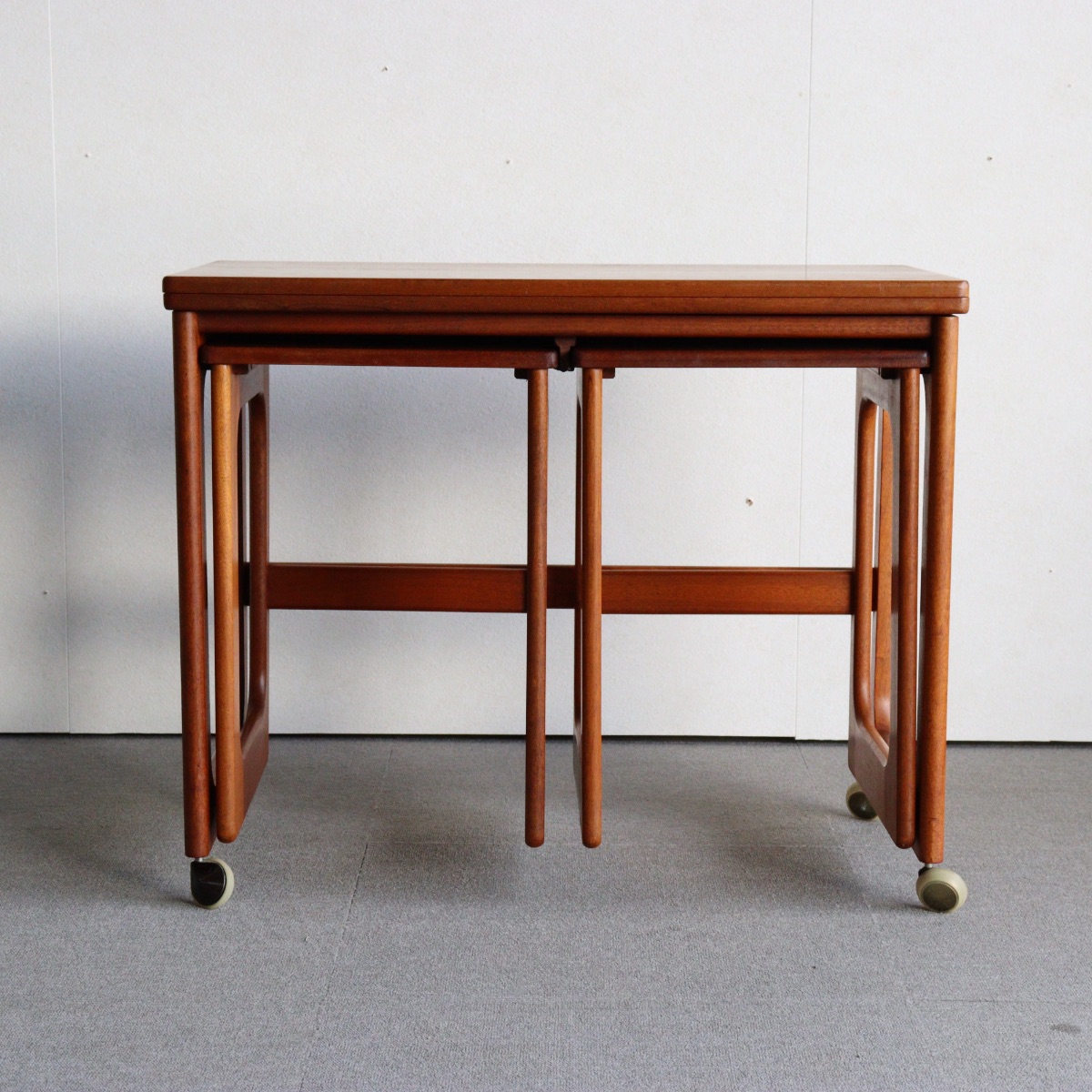 マッキントッシュMcIntoshのネストテーブル