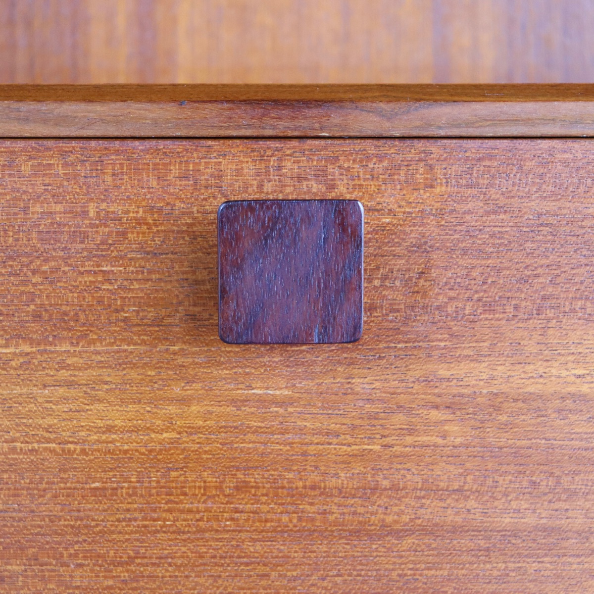 アイアンレッグを付けたジープランの棚