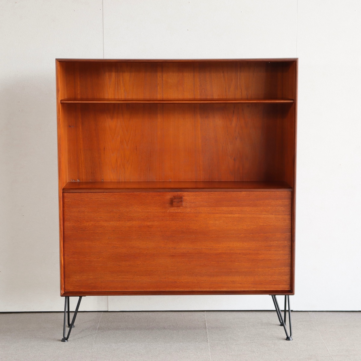 ジープランのアイアンレッグを付けた棚