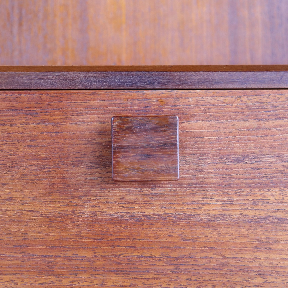 ジープランのアイアンレッグを付けた棚