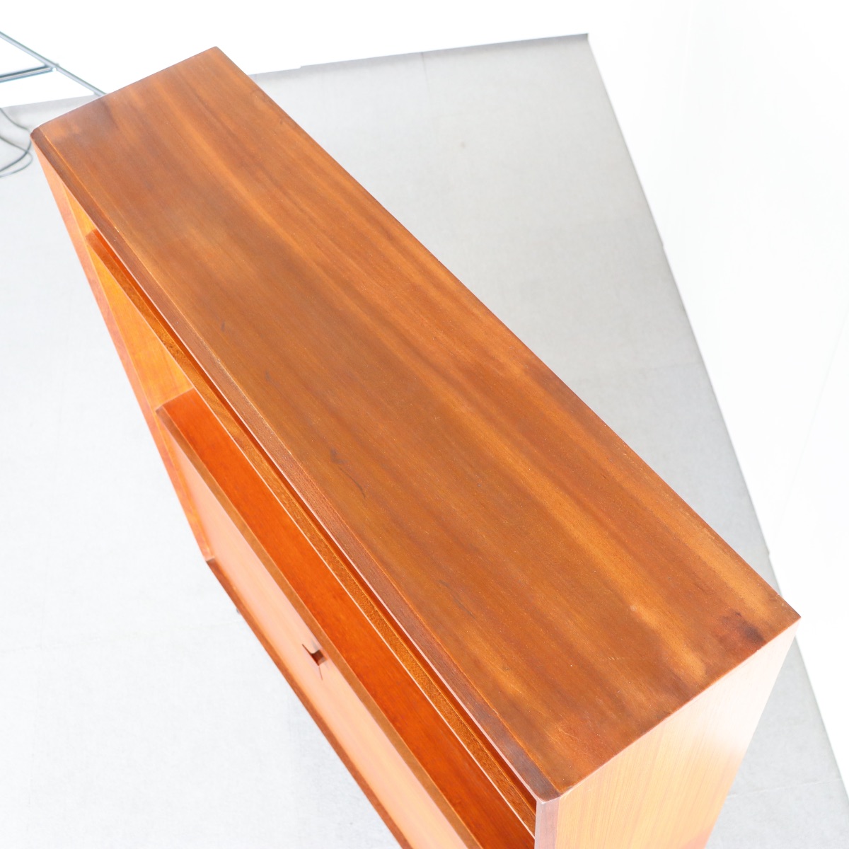 ジープランのアイアンレッグを付けた棚