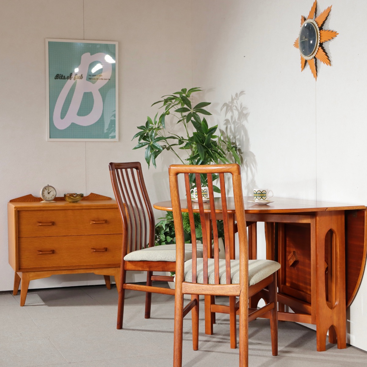 ジェンティーク製バタフライテーブルを使ったインテリア。