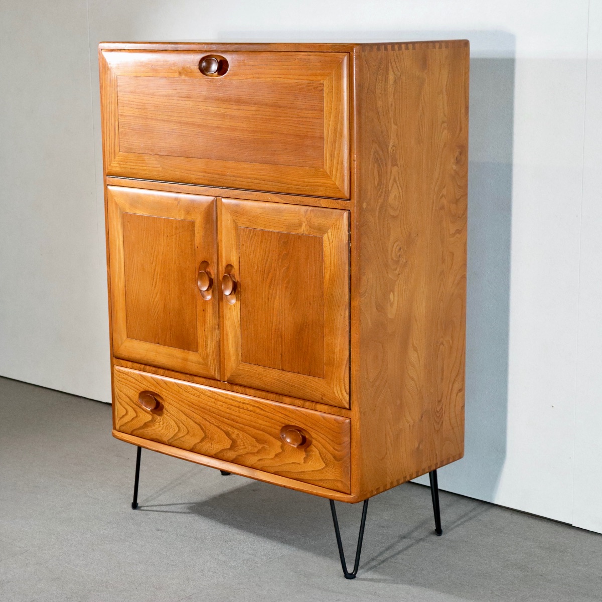 アーコールERCOLのキャビネット