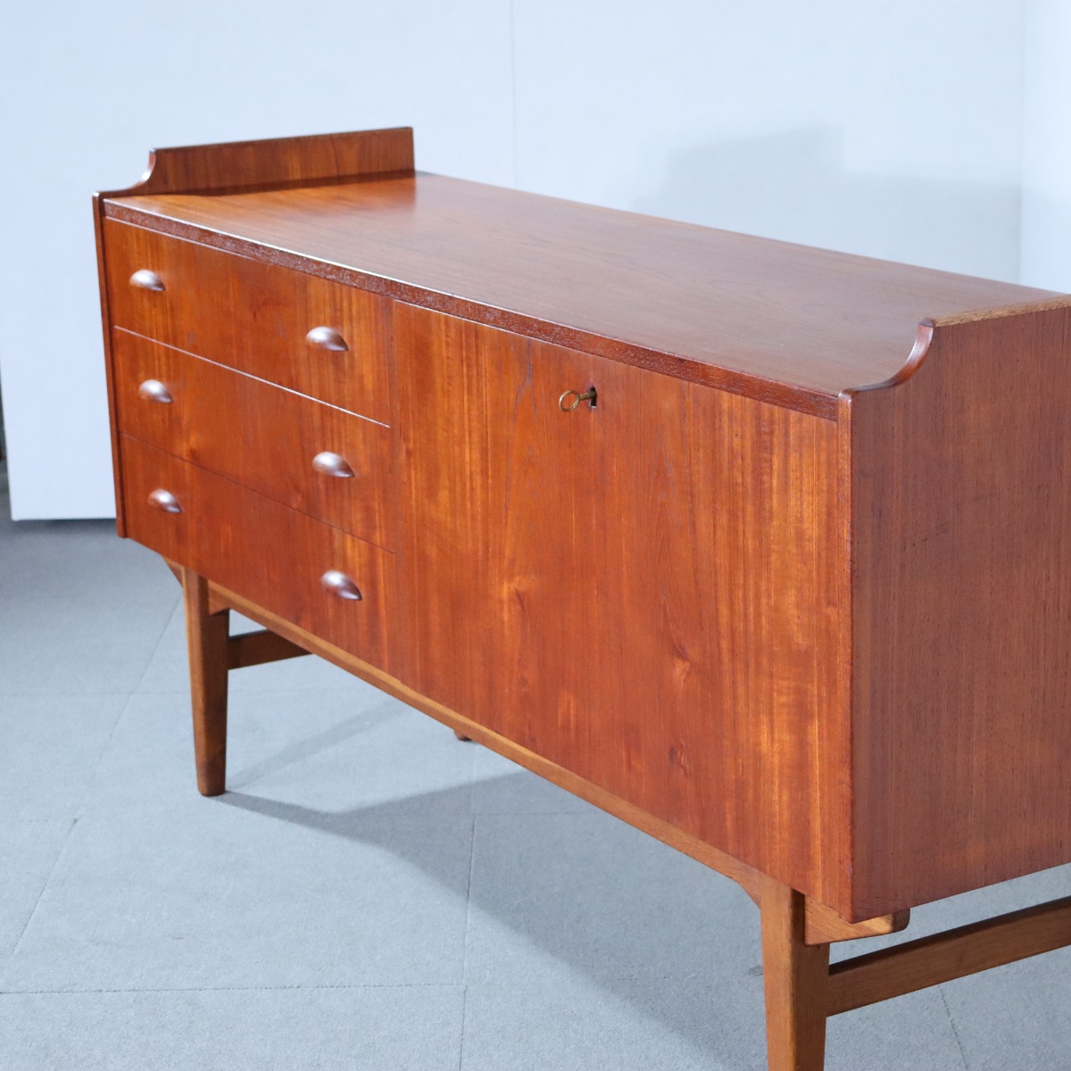 デンマーク製サイドボード