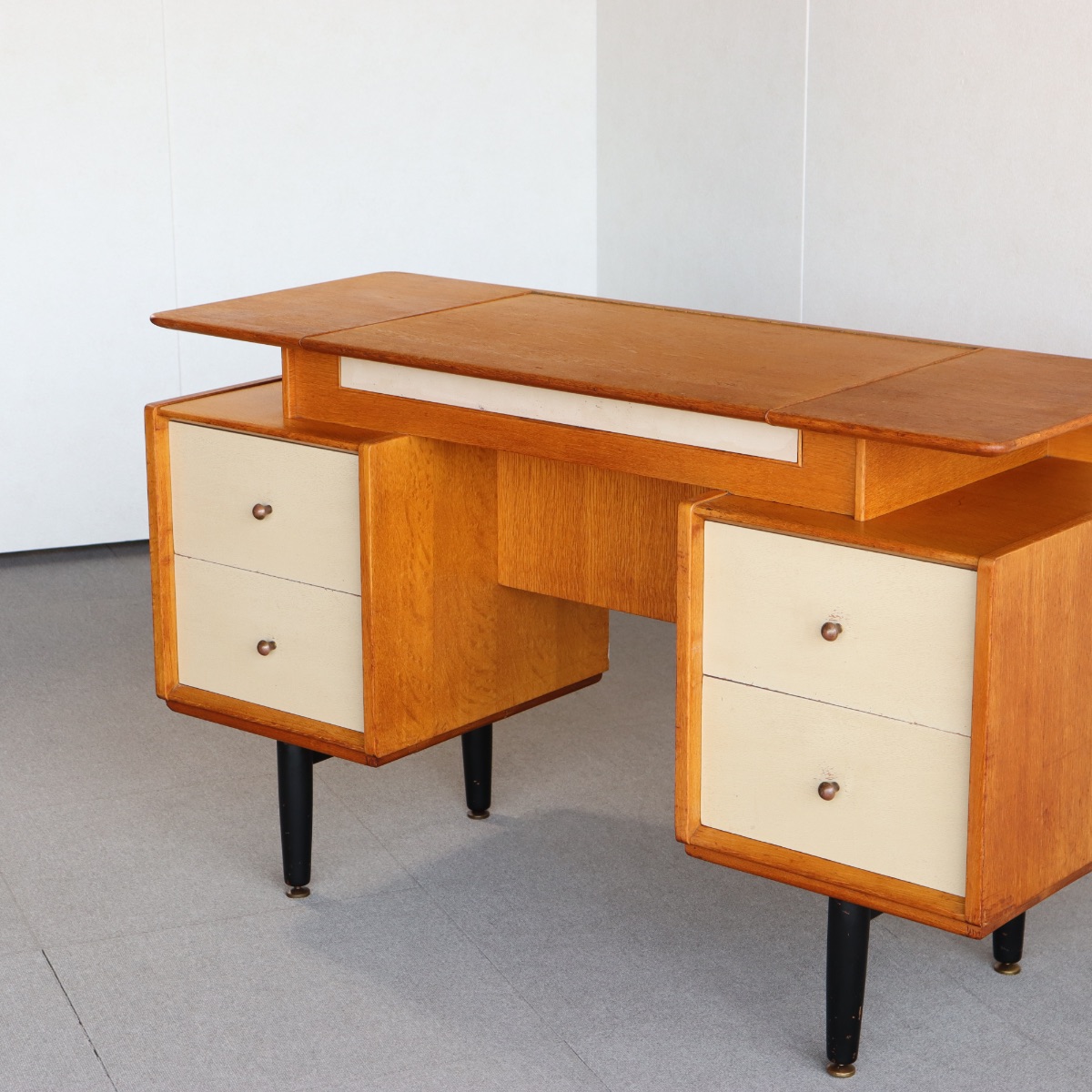 ジープランG-PLANのデスク