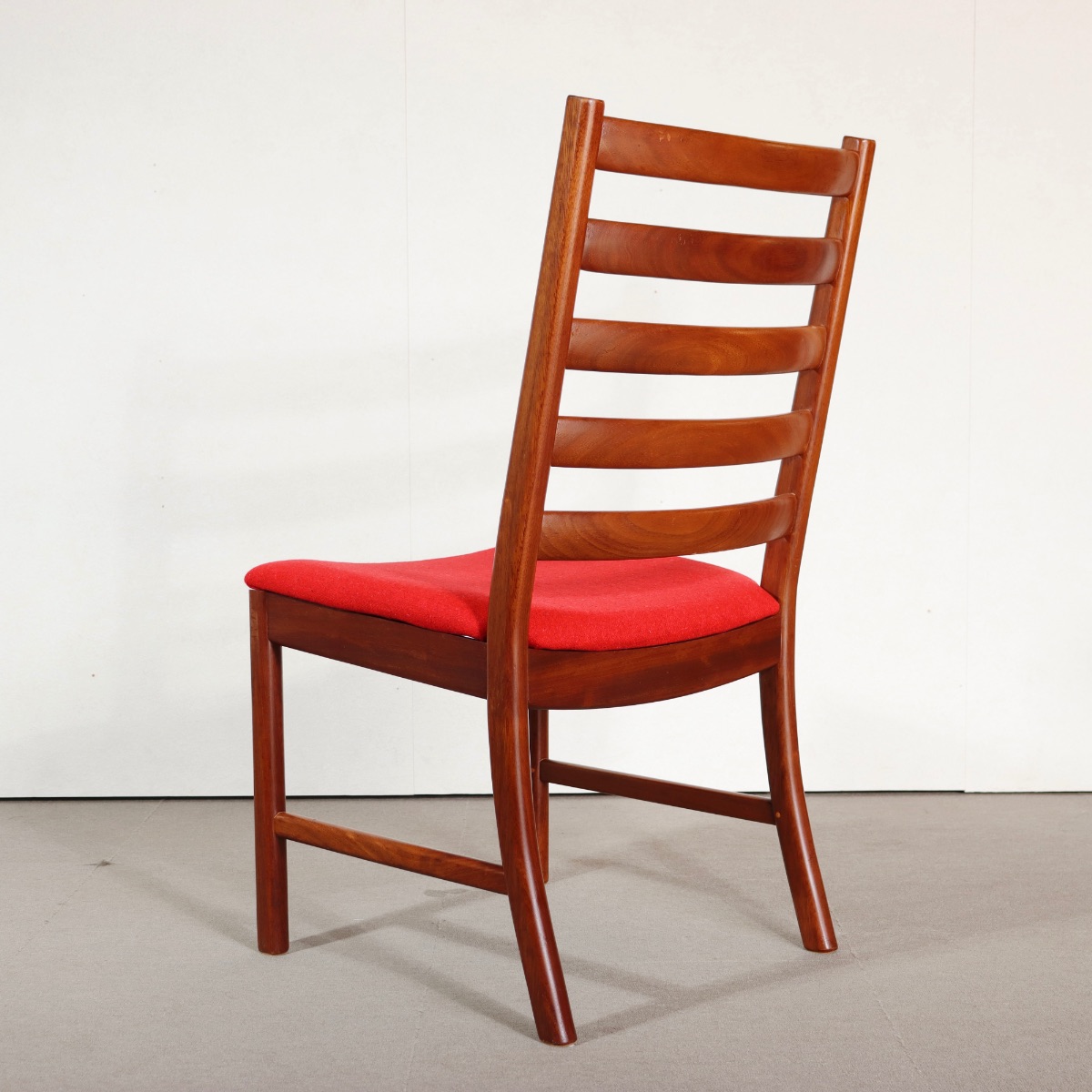 英国ヴィンテージのダイニングチェア。