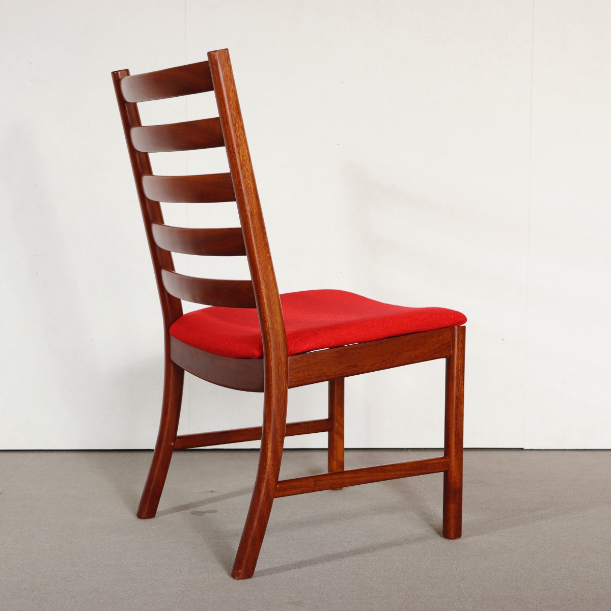 英国ヴィンテージのダイニングチェア。