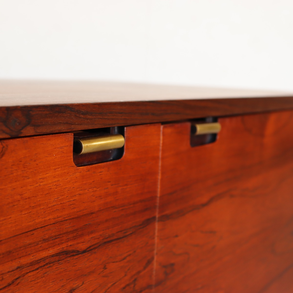 デンマーク製のキャビネット。