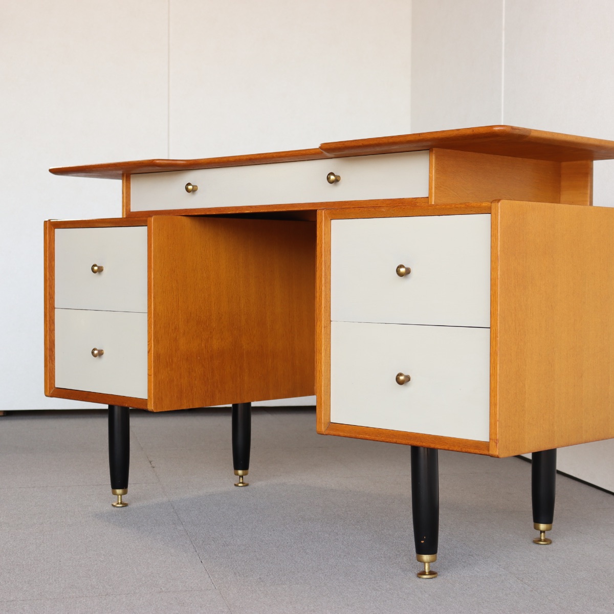 ジープランG-PLANのデスク