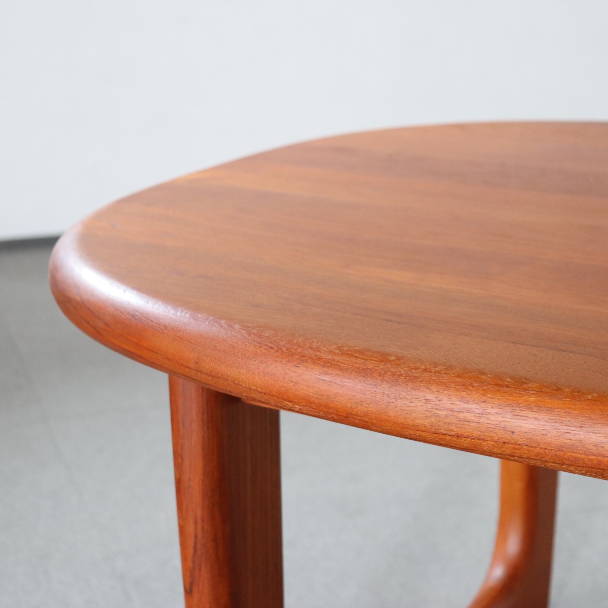 デンマーク製のコーヒーテーブル。