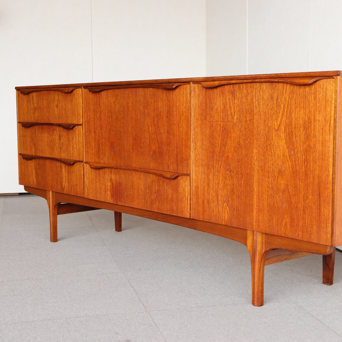 サトクリフオブトッドモーデンSUTCLIFFE OF TODMORDENのサイドボード