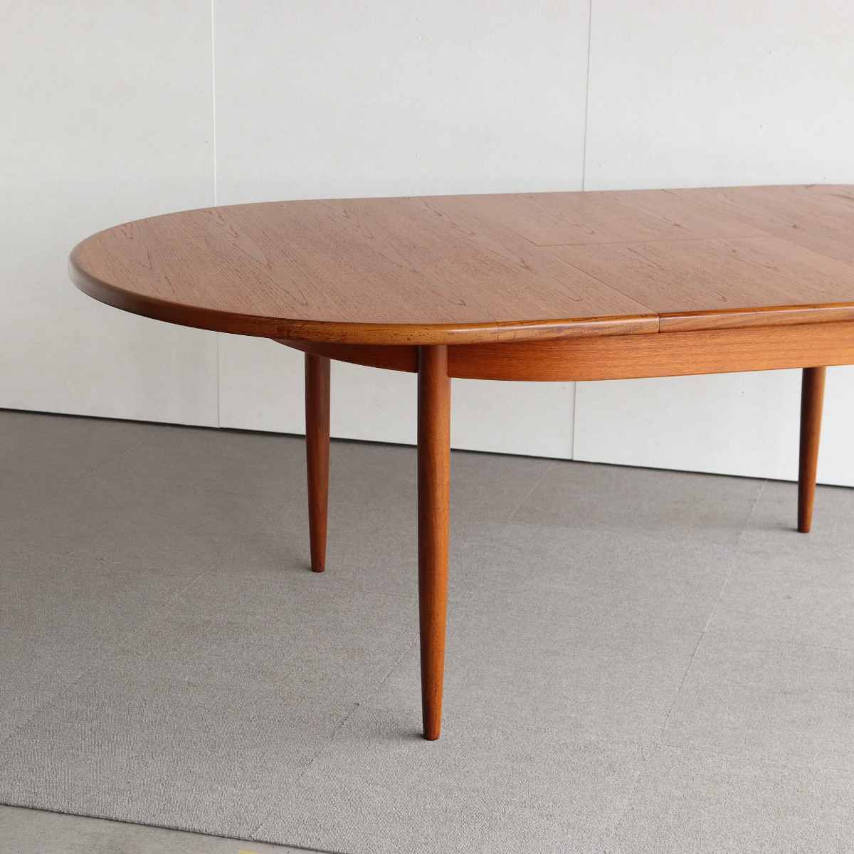 ジープランG-PLANのダイニングテーブル