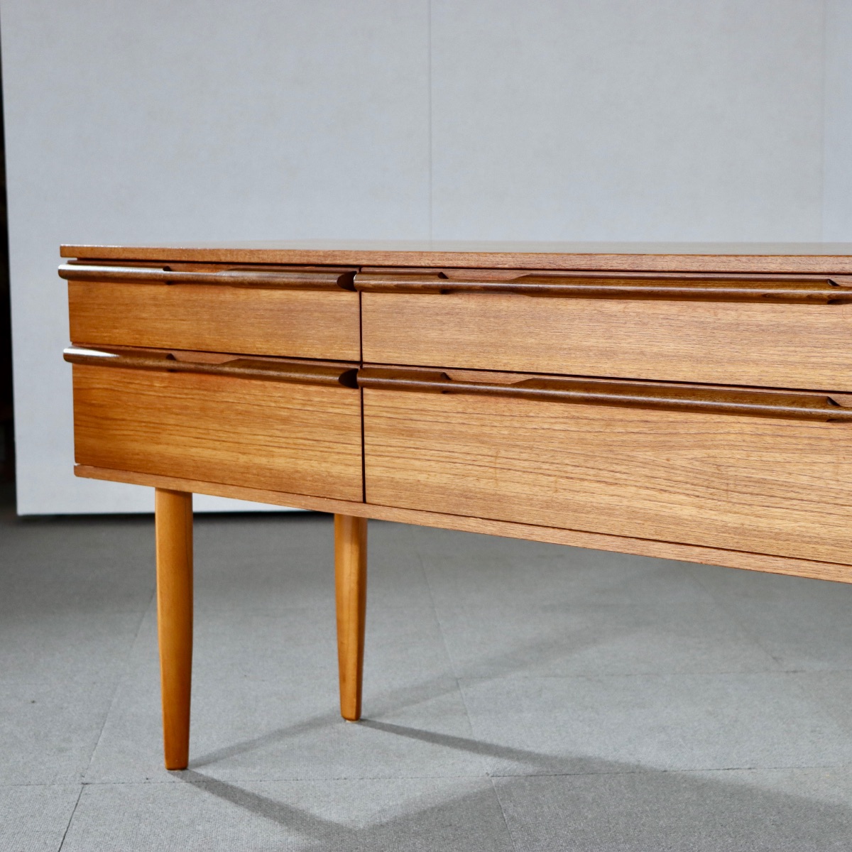 AVALONアヴァロンサイドボード。空間を格上げするヴィンテージ家具。美しい木目が魅力。