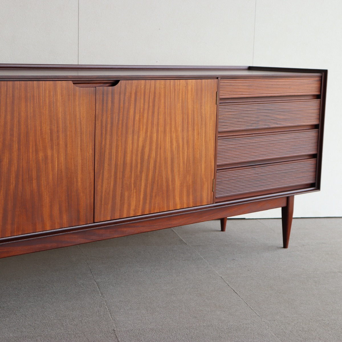 robin様用ページ 送料込み】【職人泣かせ】RICHARD HORNBYデザインによるサイドボード