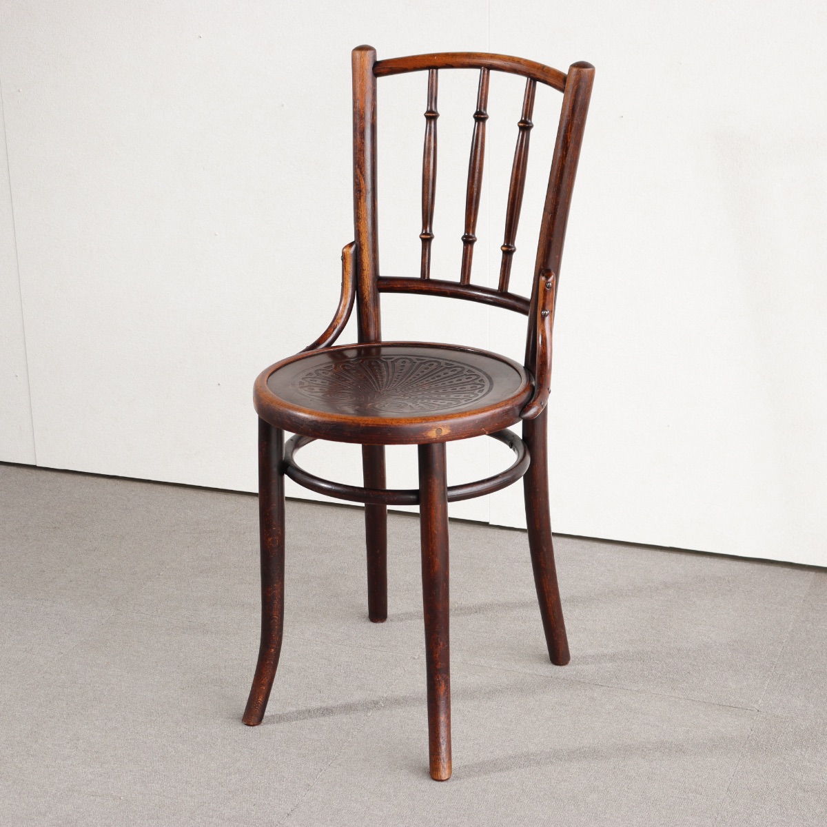 ムンダス&ヤコブ・ヨゼフコーンMUNDUS and J&J Kohn Ltdのチェア