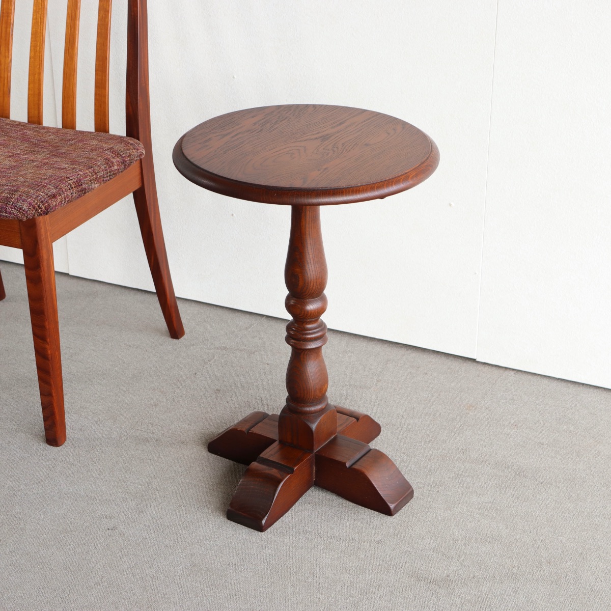 オールドチャームOLD CHARMのテーブル