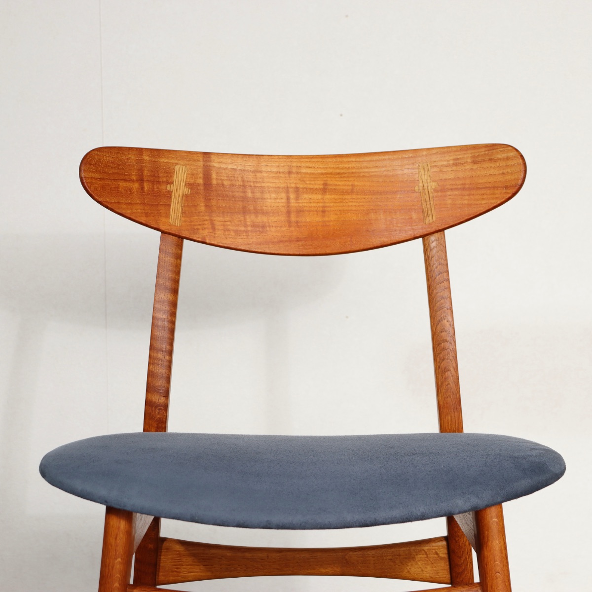 ハンス・J・ウェグナー デザインの北欧ヴィンテージダイニングチェア(CH30)