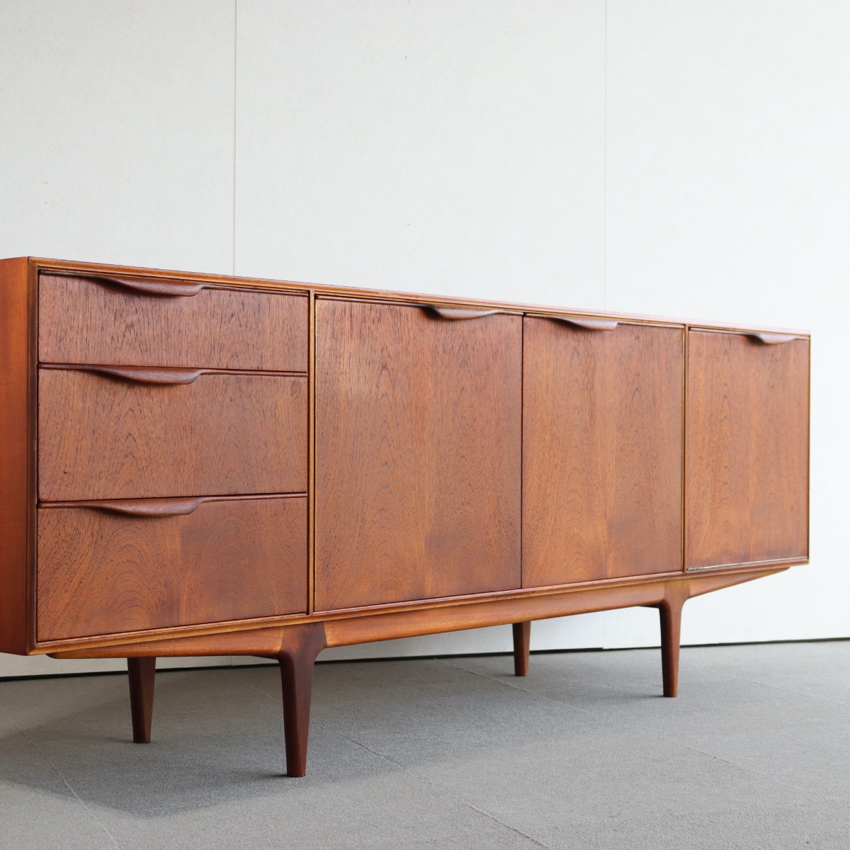 マッキントッシュMacintoshのサイドボード