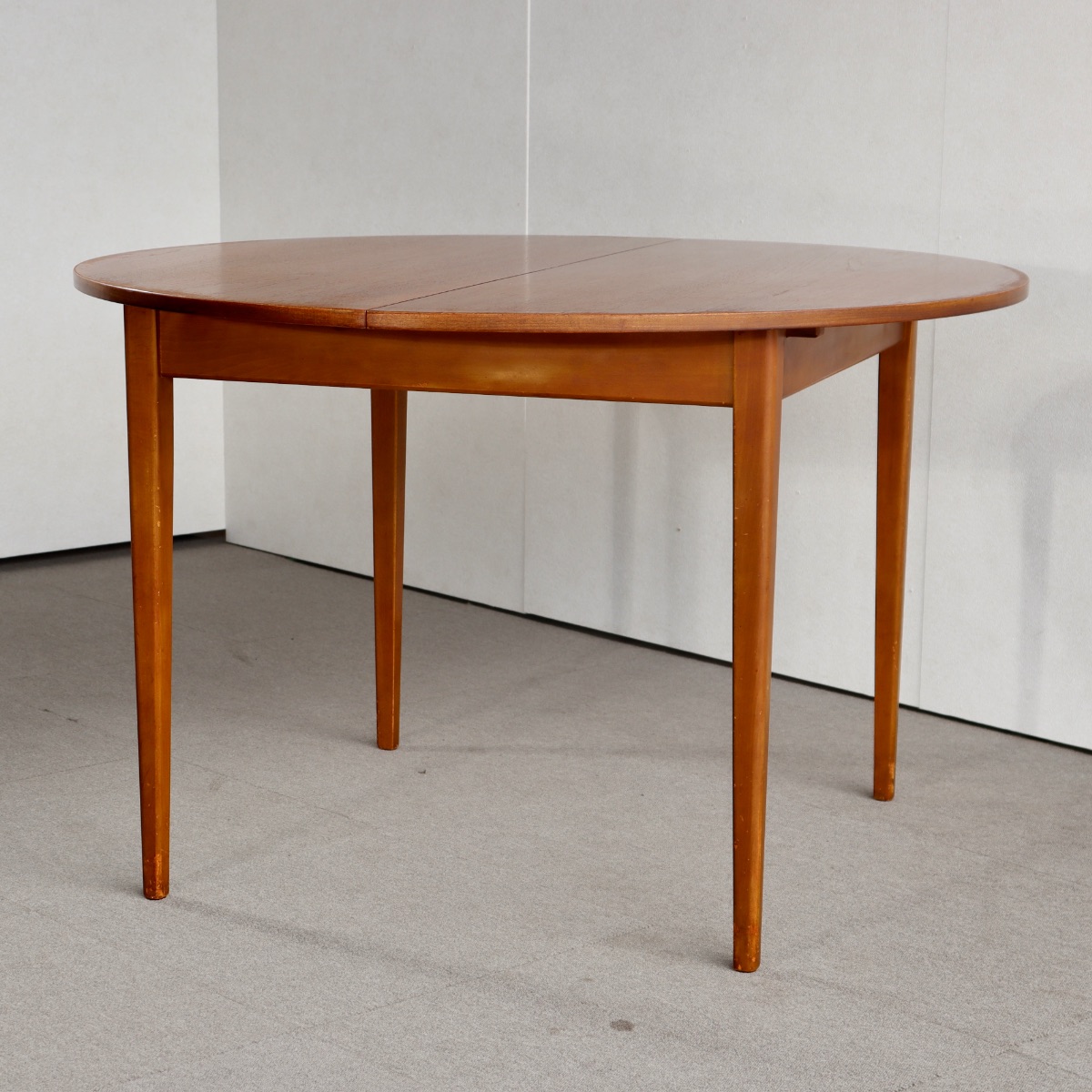 小さめラウンドダイニングテーブル| 英国ヴィンテージ家具 | 【親方の