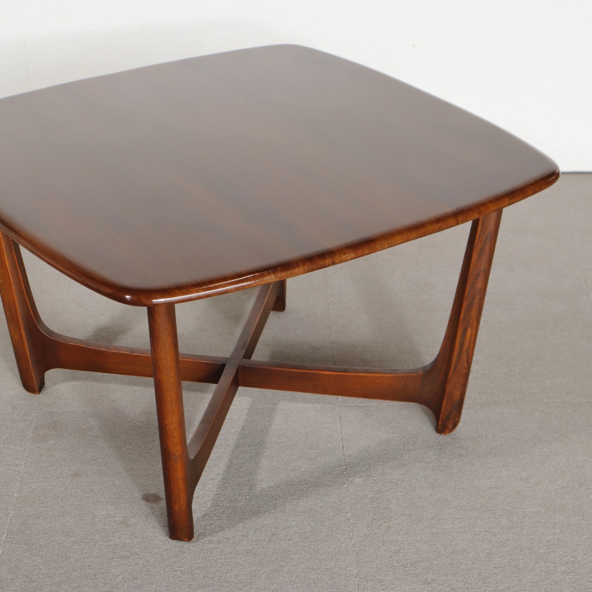 アーコールERCOLのコーヒーテーブル