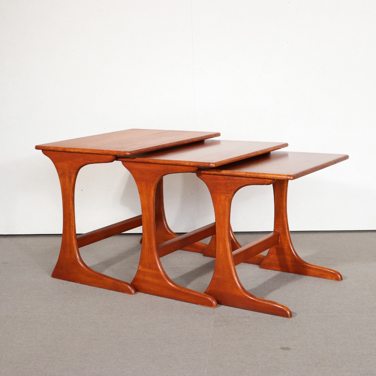 英国ヴィンテージのネスト