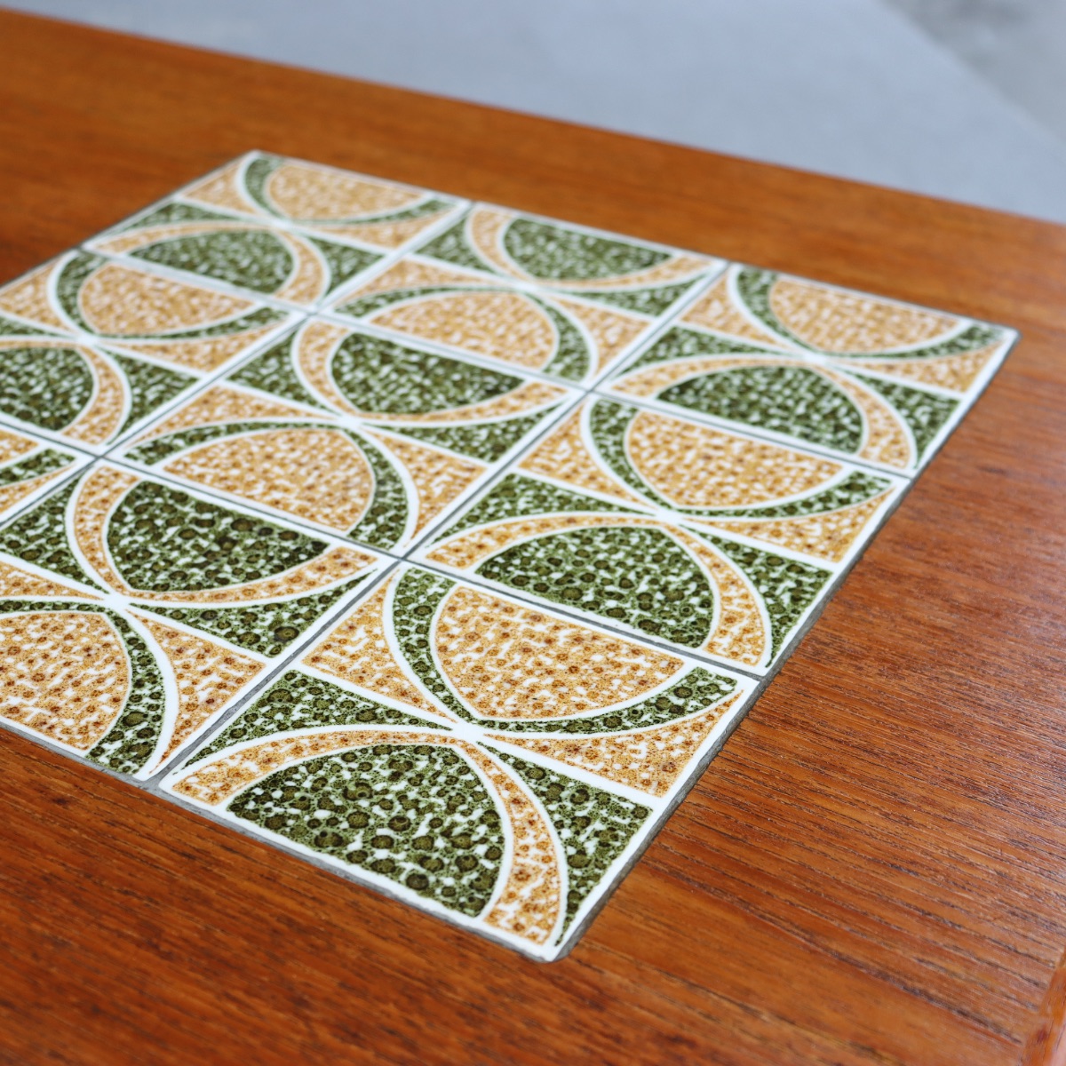 デンマーク製タイルトップコーヒーテーブル