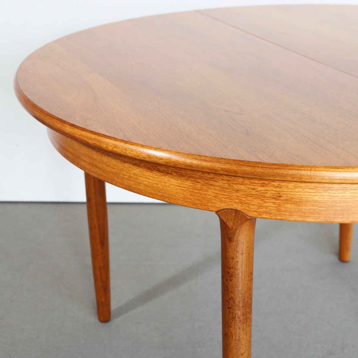 メレデューMEREDEW製チーク材ヴィンテージラウンドダイニングテーブル