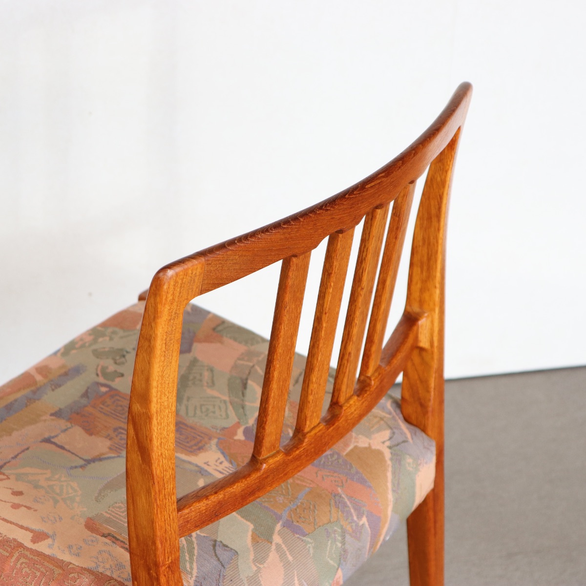 デンマーク製チーク材ヴィンテージのダイニングチェア