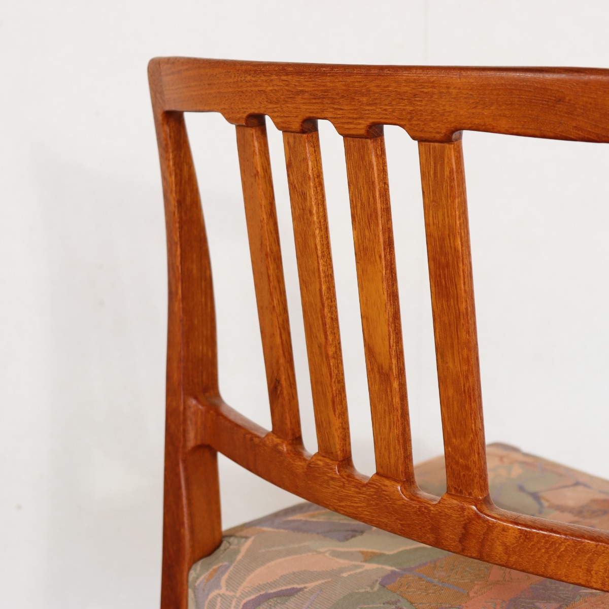 デンマーク製チーク材ヴィンテージのダイニングチェア