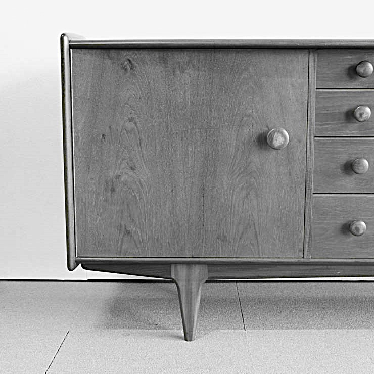 ヤンガーYOUNGERのサイドボード　白黒