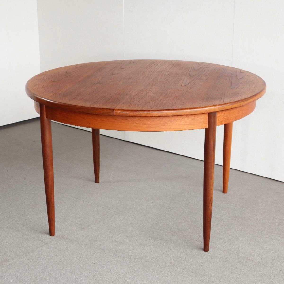 ジープランG-PLANのダイニングテーブル