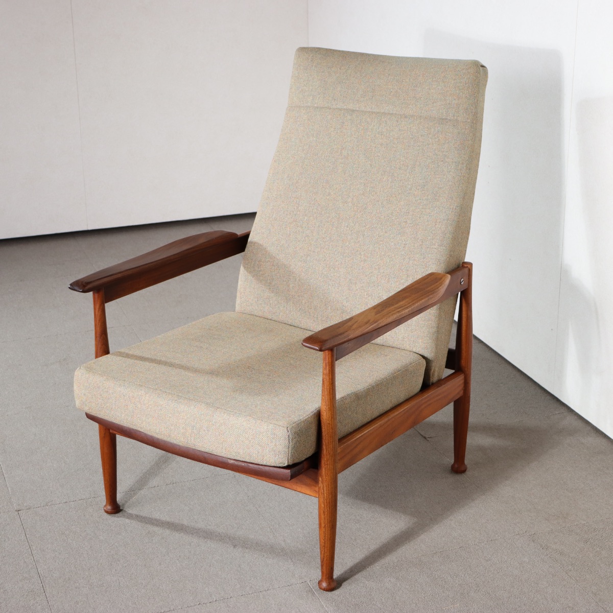 ガイロジャース製アームチェア。贅沢な一人掛けソファが暮らしに穏やかをもたらす。