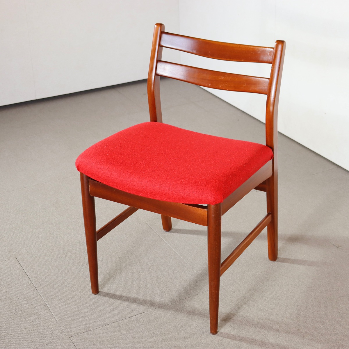 ジェンティーク製ダイニングチェア。