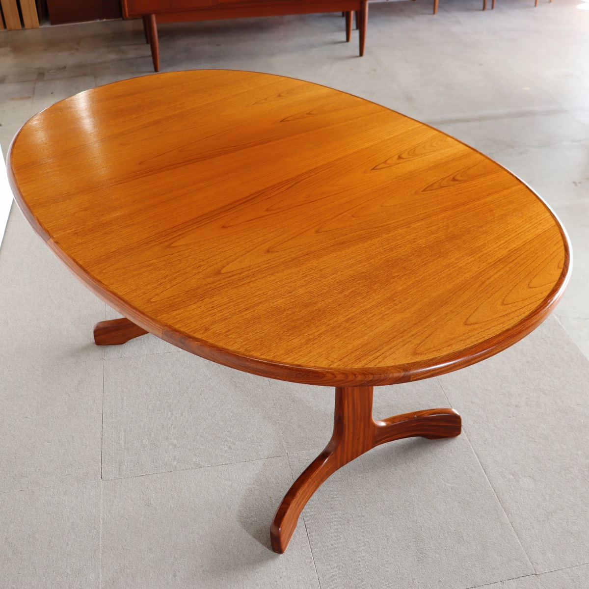 ジープランG-PLANのチーク材オーバル型ダイニングテーブル