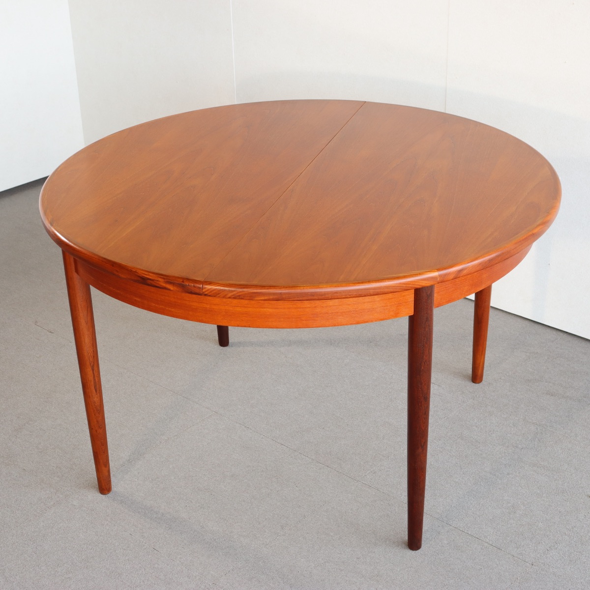 ジープランG-PLANのダイニングテーブル